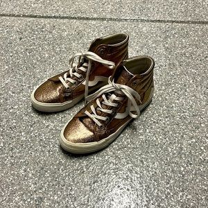 Womens Sneakers, barely worn, very good condition. Size 8